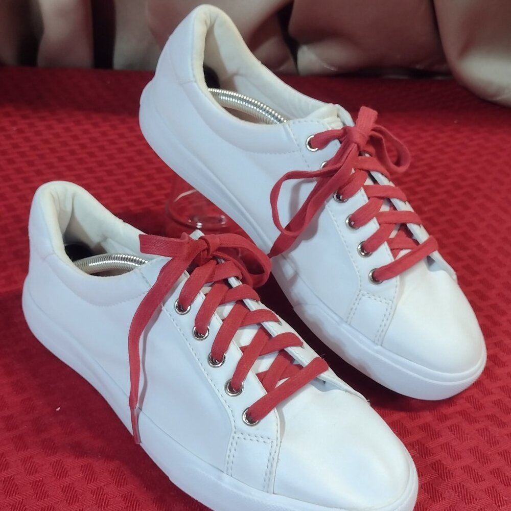 Women’s Nine West White Layna Sneakers – Size 7 ½ M